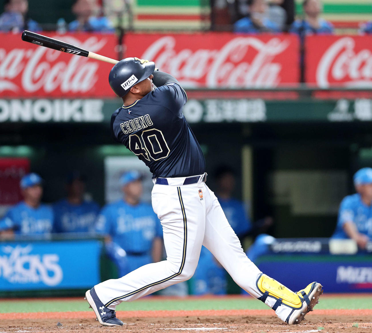 西武対オリックス　4回表オリックス1死一塁、セデーニョは左越え2点本塁打を放つ（撮影・鈴木正人）