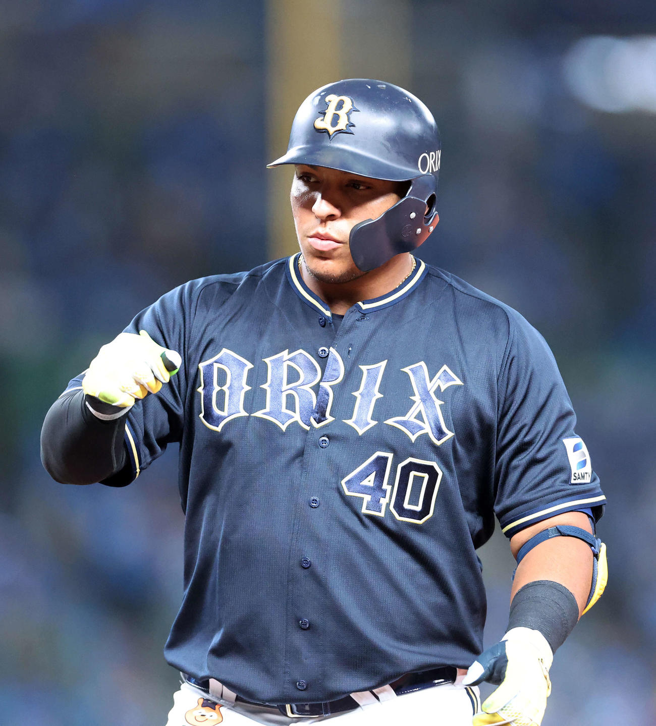 西武対オリックス　5回表オリックス1死一、三塁、セデーニョは左前適時打を放ちガッツポーズ（撮影・鈴木正人）