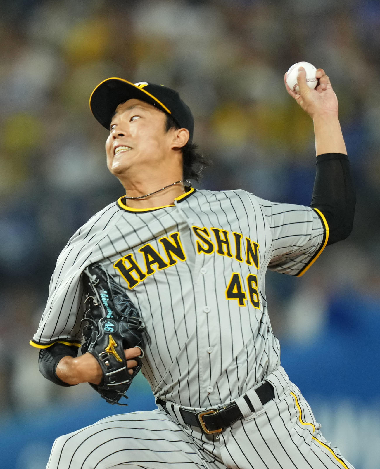 DeNA対阪神　7回裏DeNA2死二、三塁、関根大気を三振に仕留める島本（撮影・横山健太）