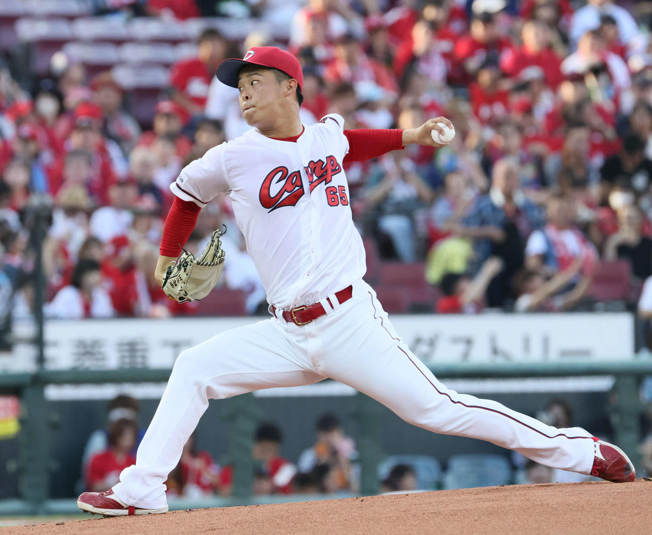 2023年8月5日、巨人戦で力投する広島玉村昇悟