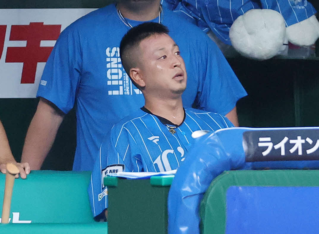 西武対オリックス　4回表、降板した西武宮川（撮影・鈴木正人）