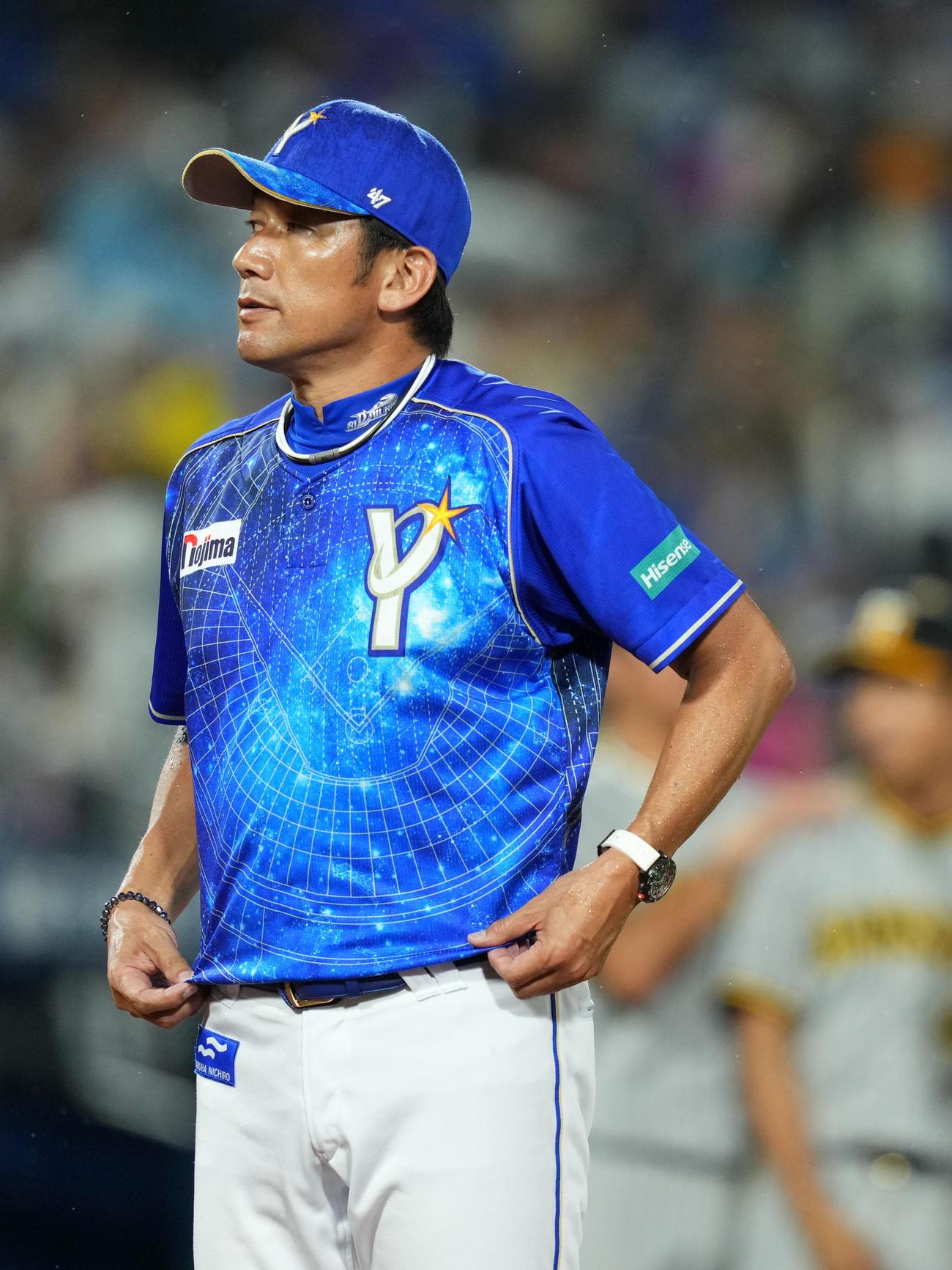 DeNA対阪神　阪神に敗れ肩を落とすDeNA三浦監督（撮影・横山健太）