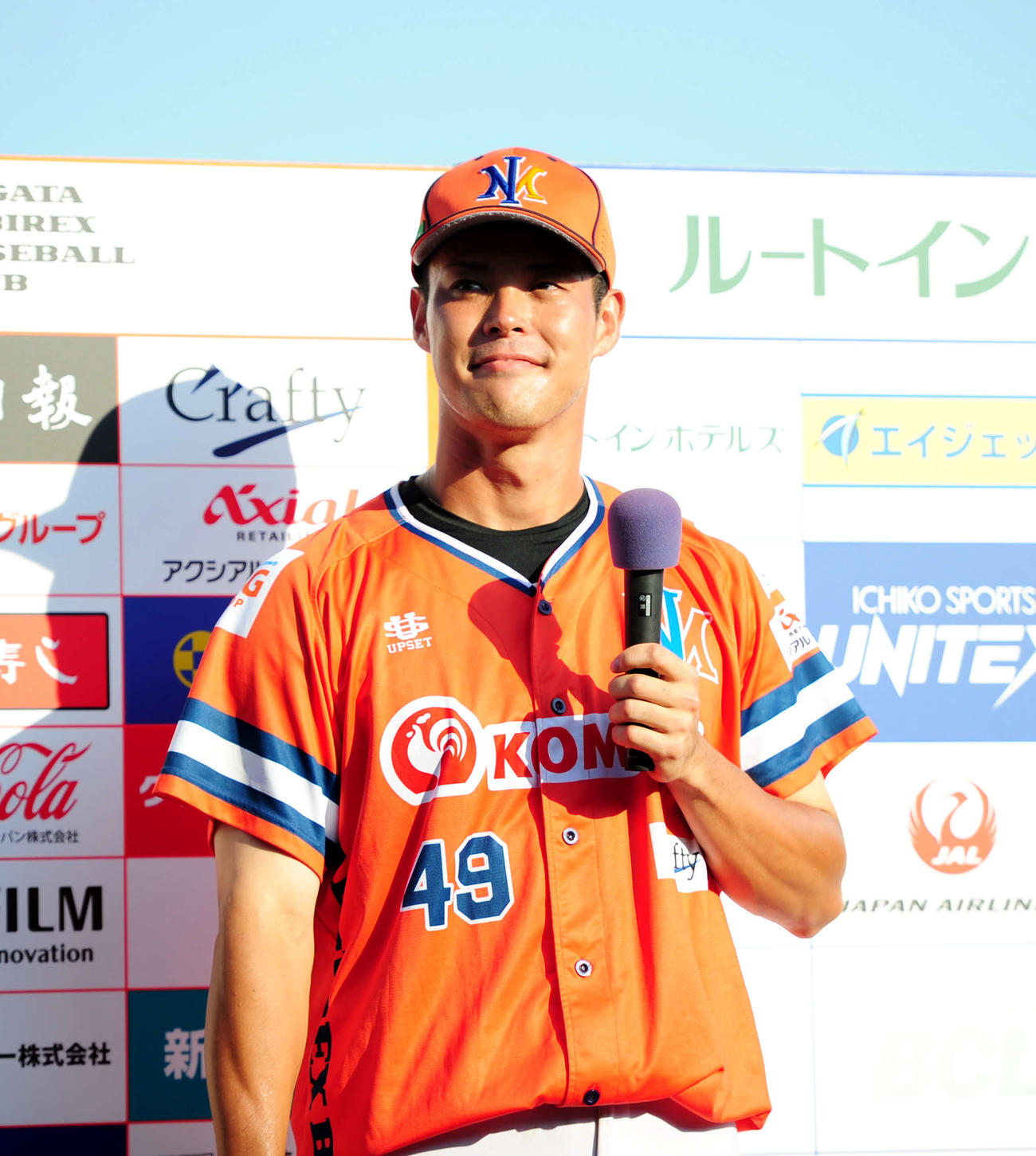 新潟対群馬　地元での今季初のお立ち台に笑顔を見せる新潟・前川