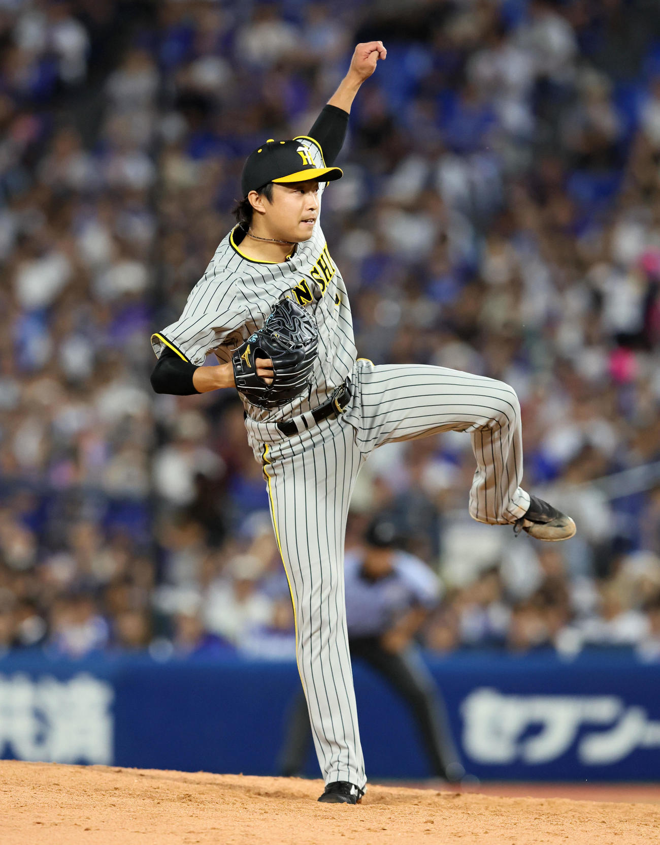 DeNA対阪神　7回裏DeNA1死満塁、阪神3番手で登板した島本（撮影・加藤哉）