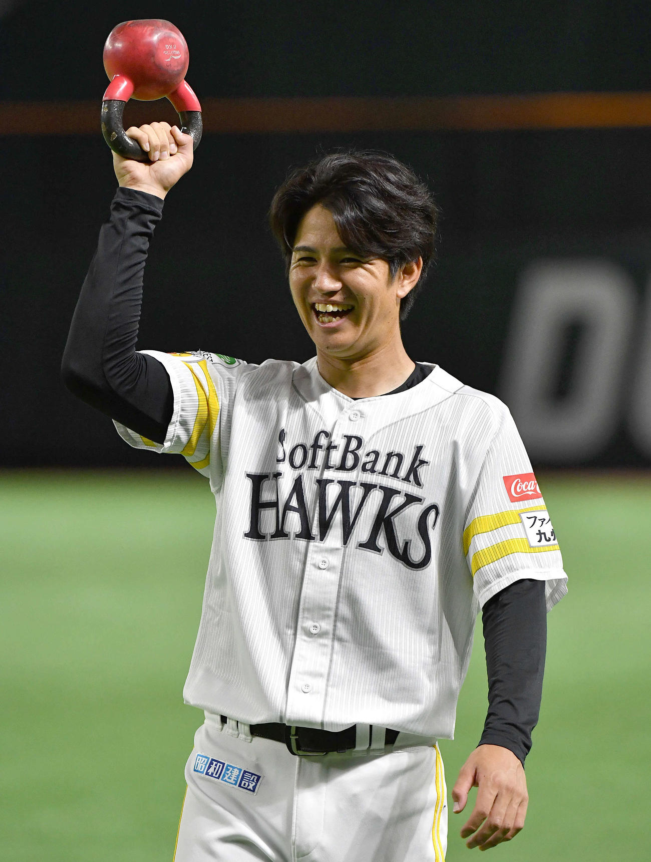笑顔でトレーニングを行う高橋礼（撮影・岩下翔太）