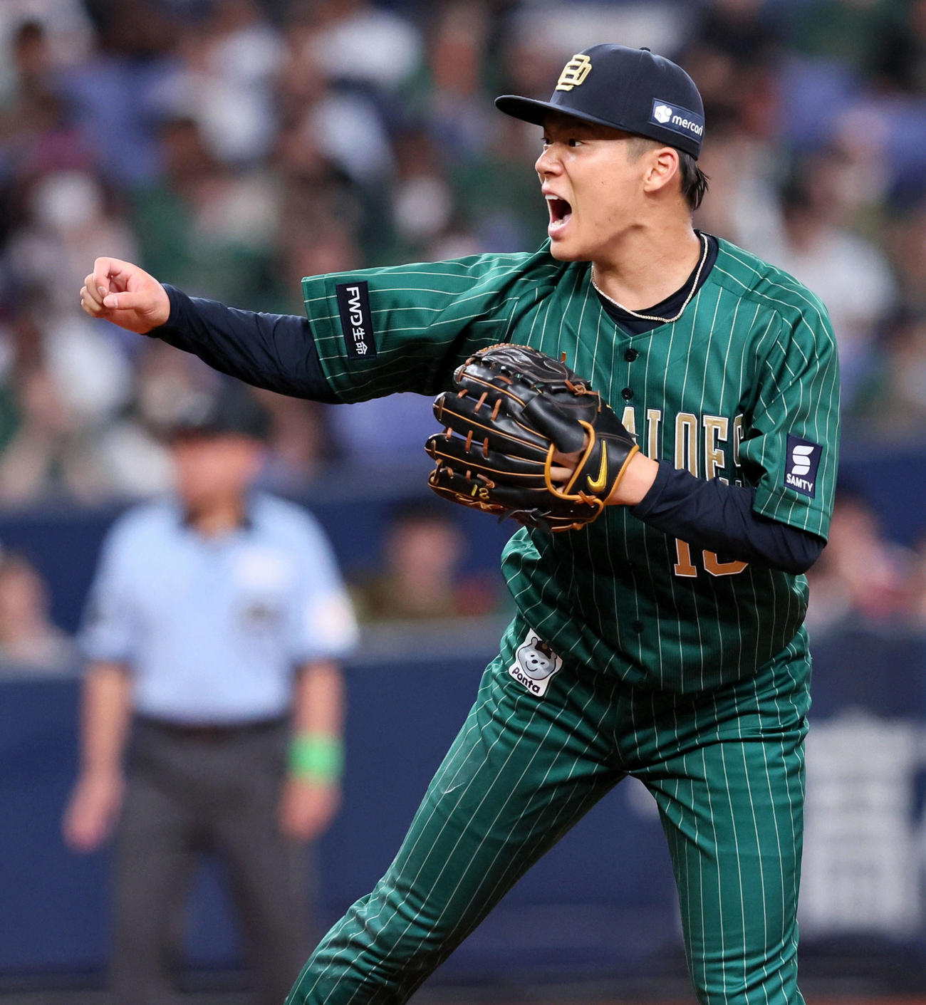 オリックス対楽天　気合のこもった投球をみせるオリックス山本（2023年8月1日撮影）