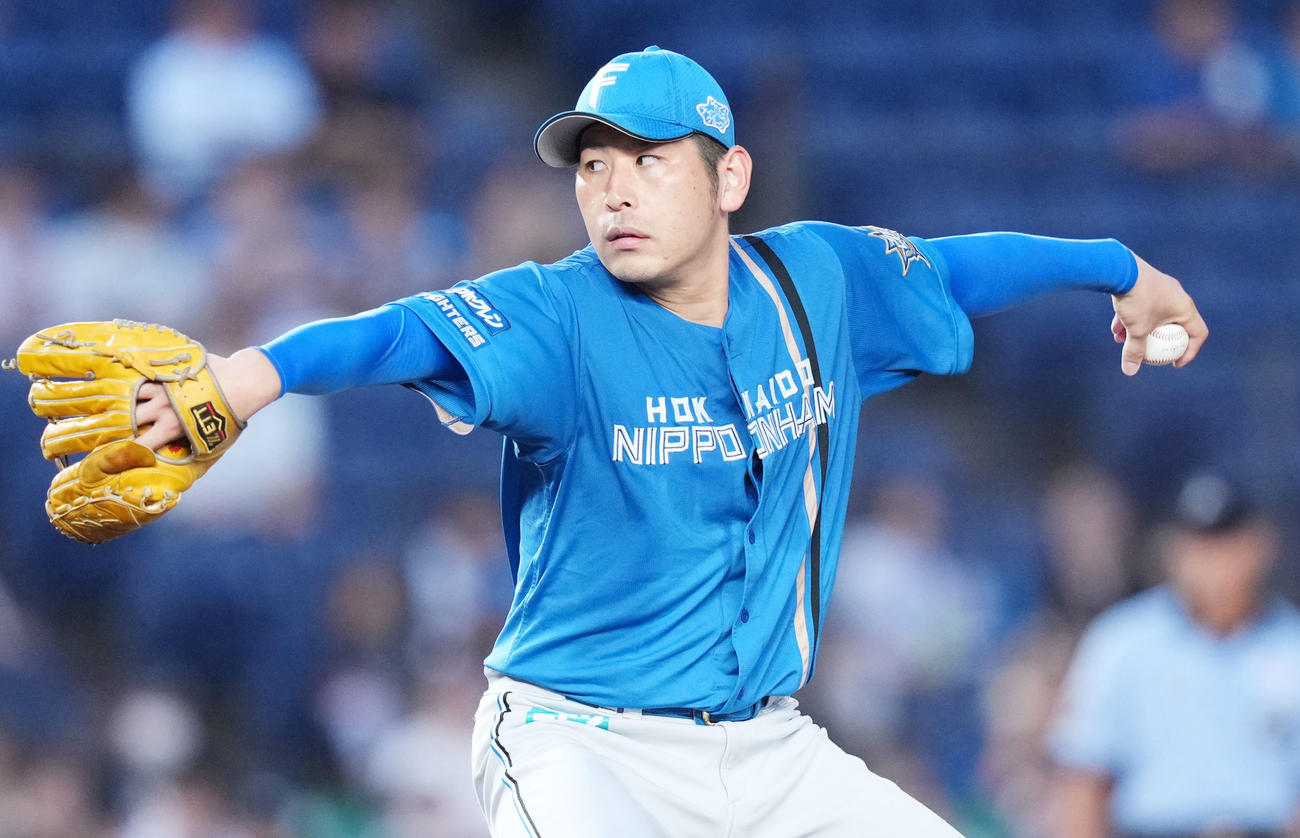 ロッテ対日本ハム　力投する日本ハム先発の加藤貴（2023年8月1日撮影）