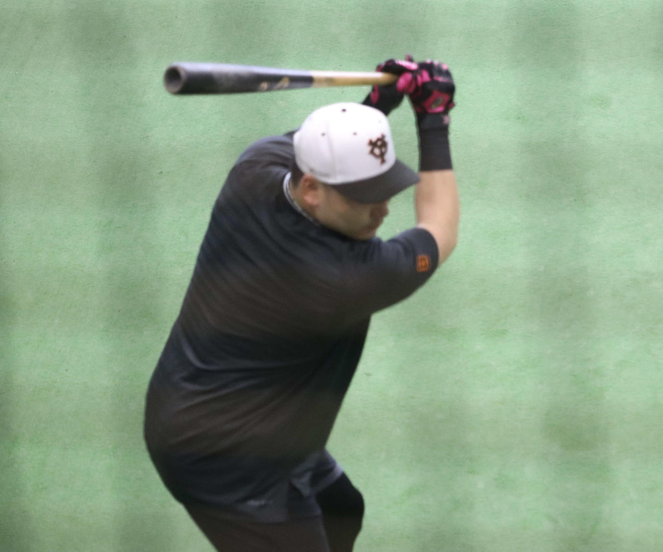 ジャイアンツ球場でティー打撃した巨人丸（撮影・小早川宗一郎）
