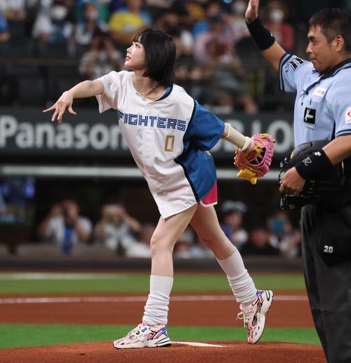 日本ハム】あのちゃん人生初の始球式「床めっちゃきれい。整備が
