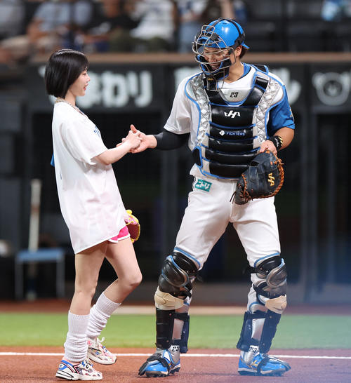 日本ハム】あのちゃん人生初の始球式「床めっちゃきれい。整備が