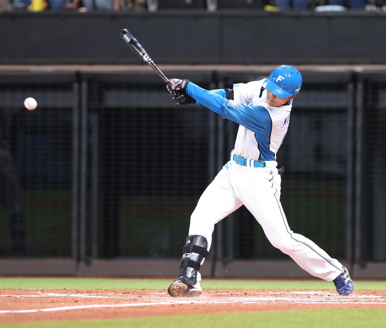 日本ハム対西武　1回裏日本ハム1死一塁、清宮は内野安打を放つ（撮影・佐藤翔太）