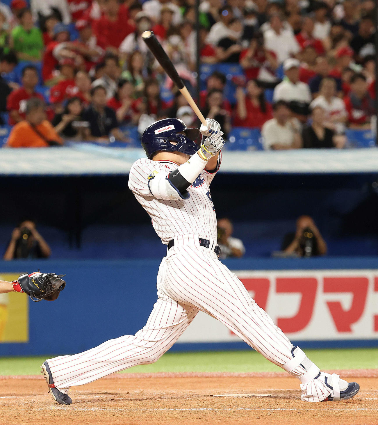 ヤクルト対広島　3回裏ヤクルト無死、右越えソロ本塁打を放つ村上（撮影・河田真司）