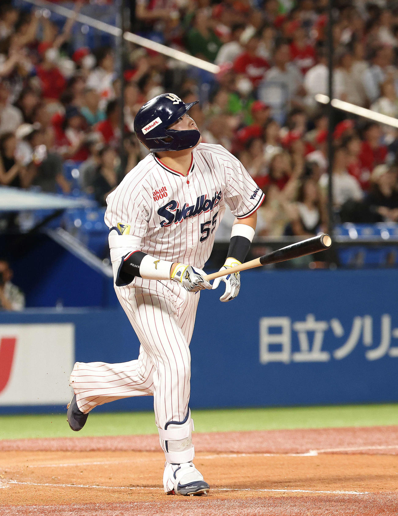 ヤクルト対広島　3回裏ヤクルト無死、右越えソロ本塁打を放つ村上（撮影・河田真司）