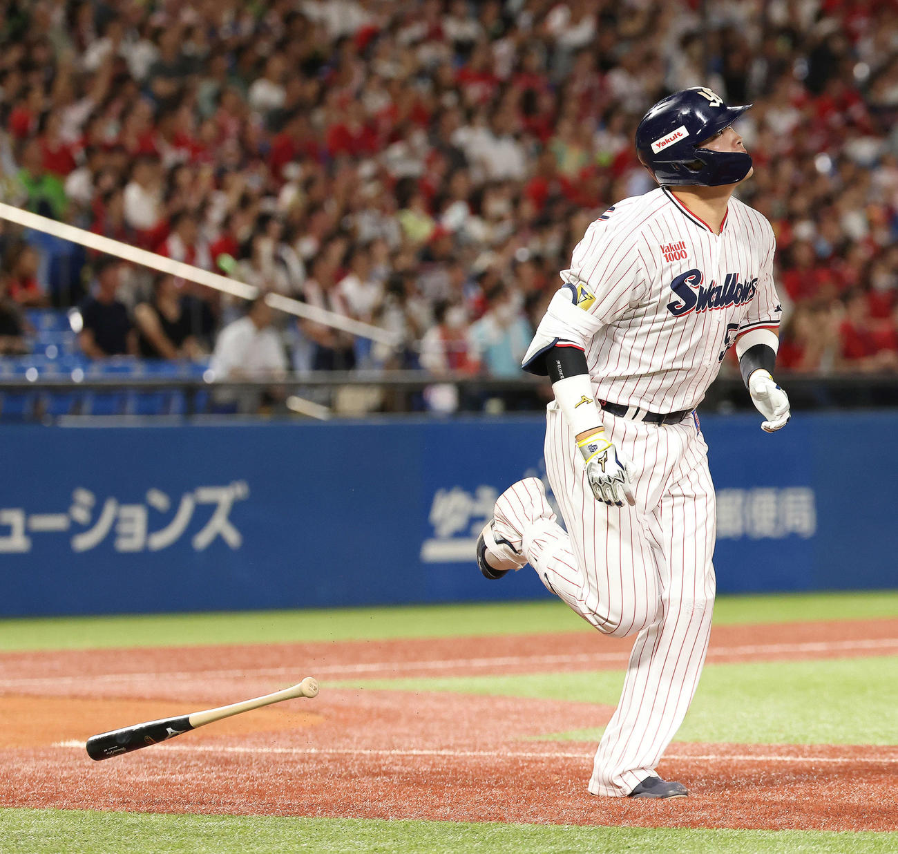 ヤクルト対広島　3回裏ヤクルト無死、右越えソロ本塁打を放つ村上（撮影・河田真司）
