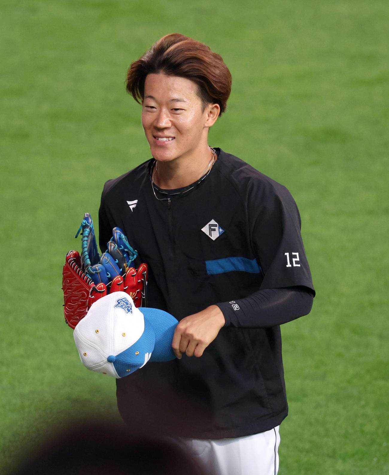 日本ハム対西武　外野守備練習の位置につく日本ハム矢沢（撮影・佐藤翔太）