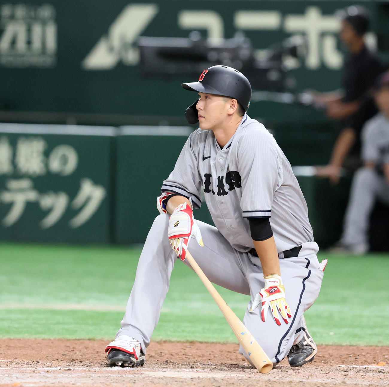 巨人対阪神　9回裏巨人2死一、二塁、秋広は三振に倒れ試合終了となる（撮影・加藤哉）