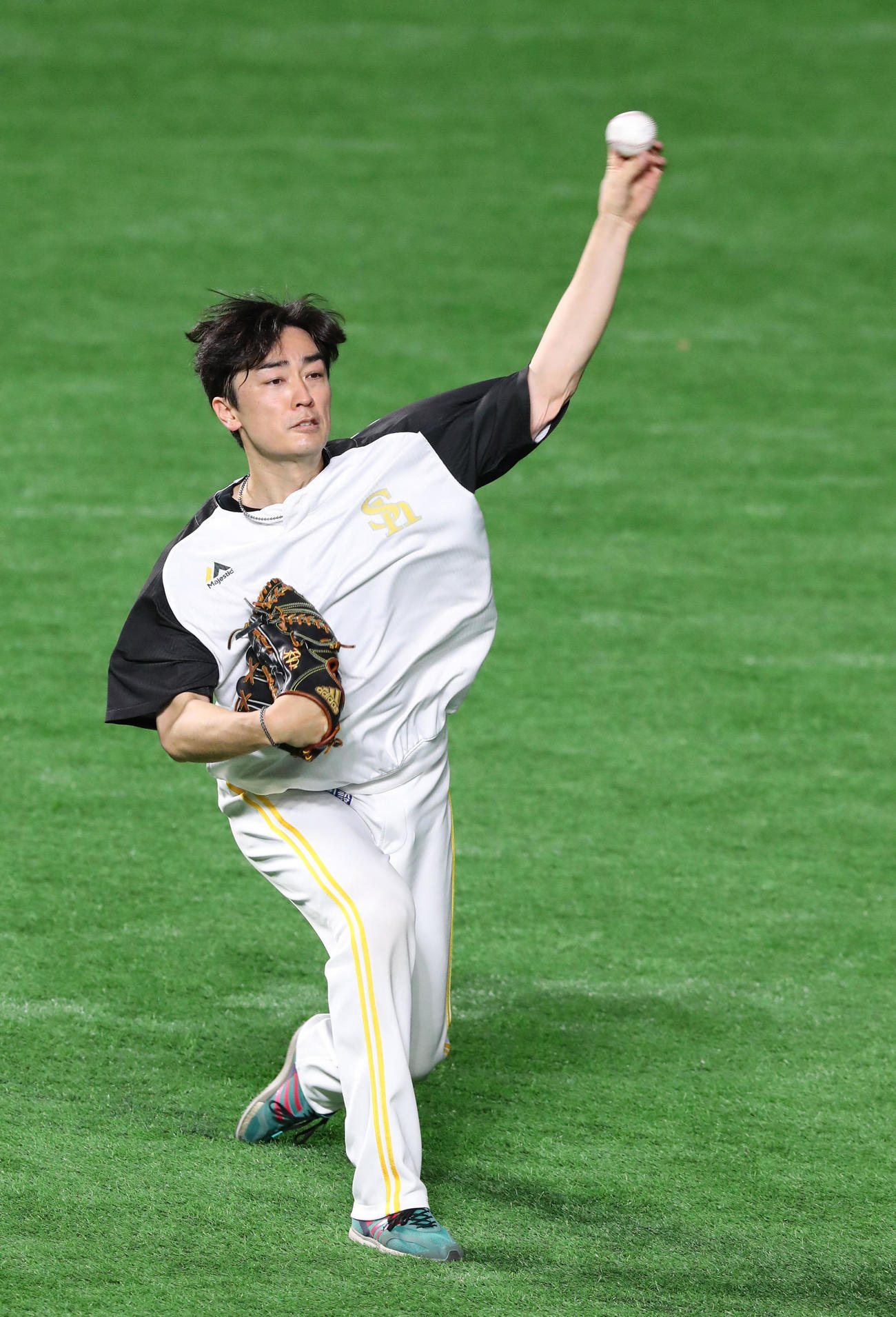 キャッチボールで調整する和田（撮影・梅根麻紀）
