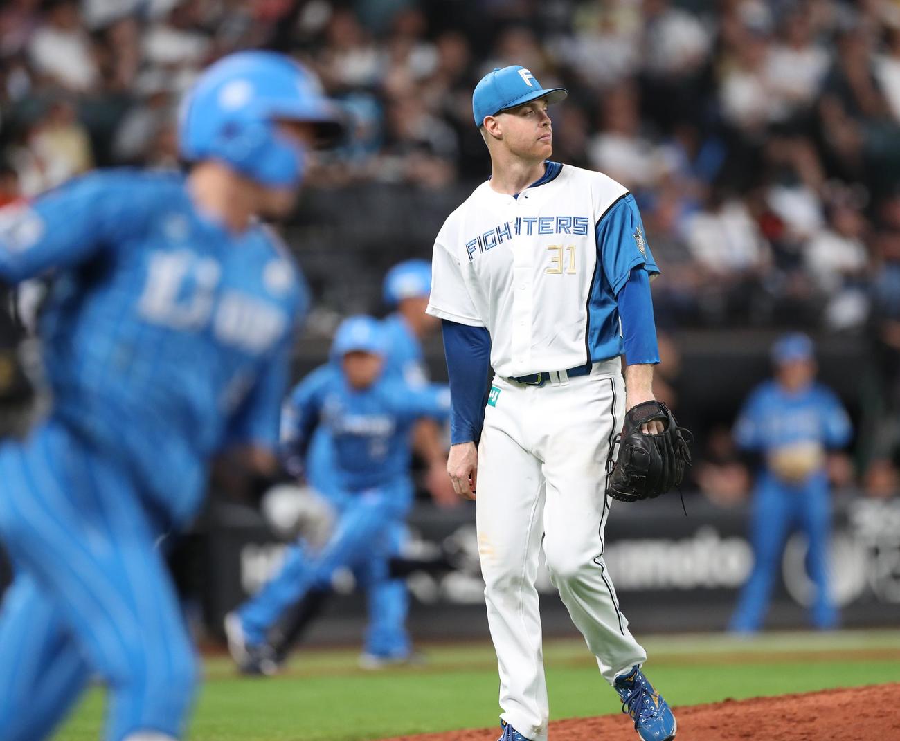 日本ハム対西武　5回表西武2死二、三塁、源田に中2点適時打を浴びるマーベル（撮影・黒川智章）