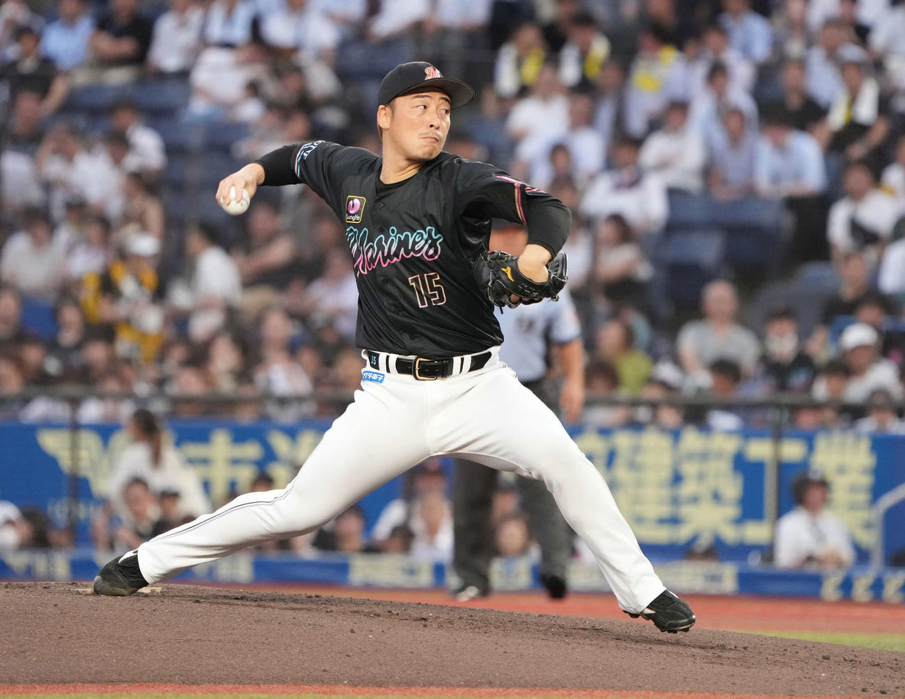 ロッテ対オリックス　ロッテ先発の美馬（撮影・小沢裕）