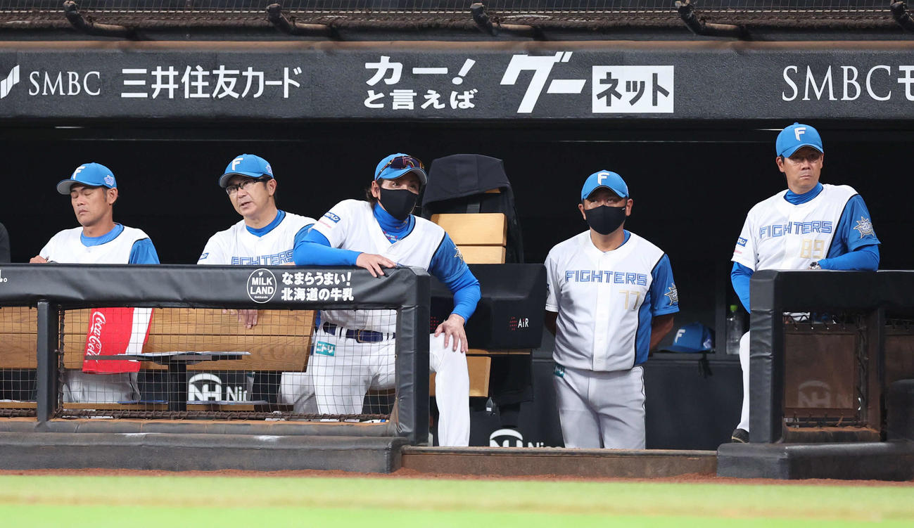 日本ハム対西武　意気消沈の日本ハムベンチ（撮影・佐藤翔太）