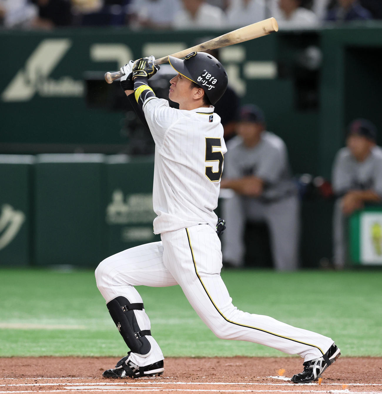 巨人対阪神　1回表阪神無死、近本は中前打を放つ（撮影・加藤哉）