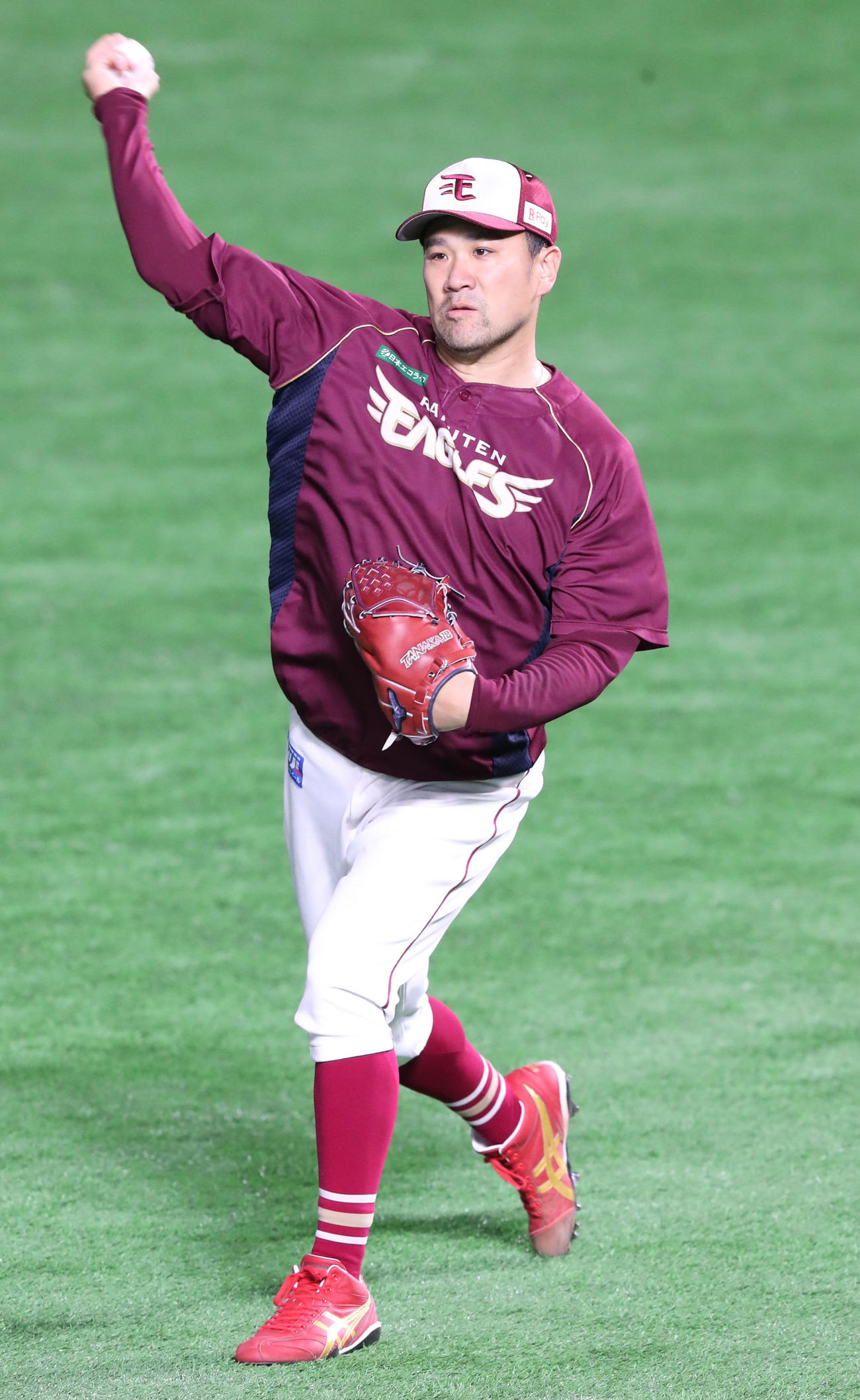 9日、キャッチボールで調整する田中将（撮影・梅根麻紀）