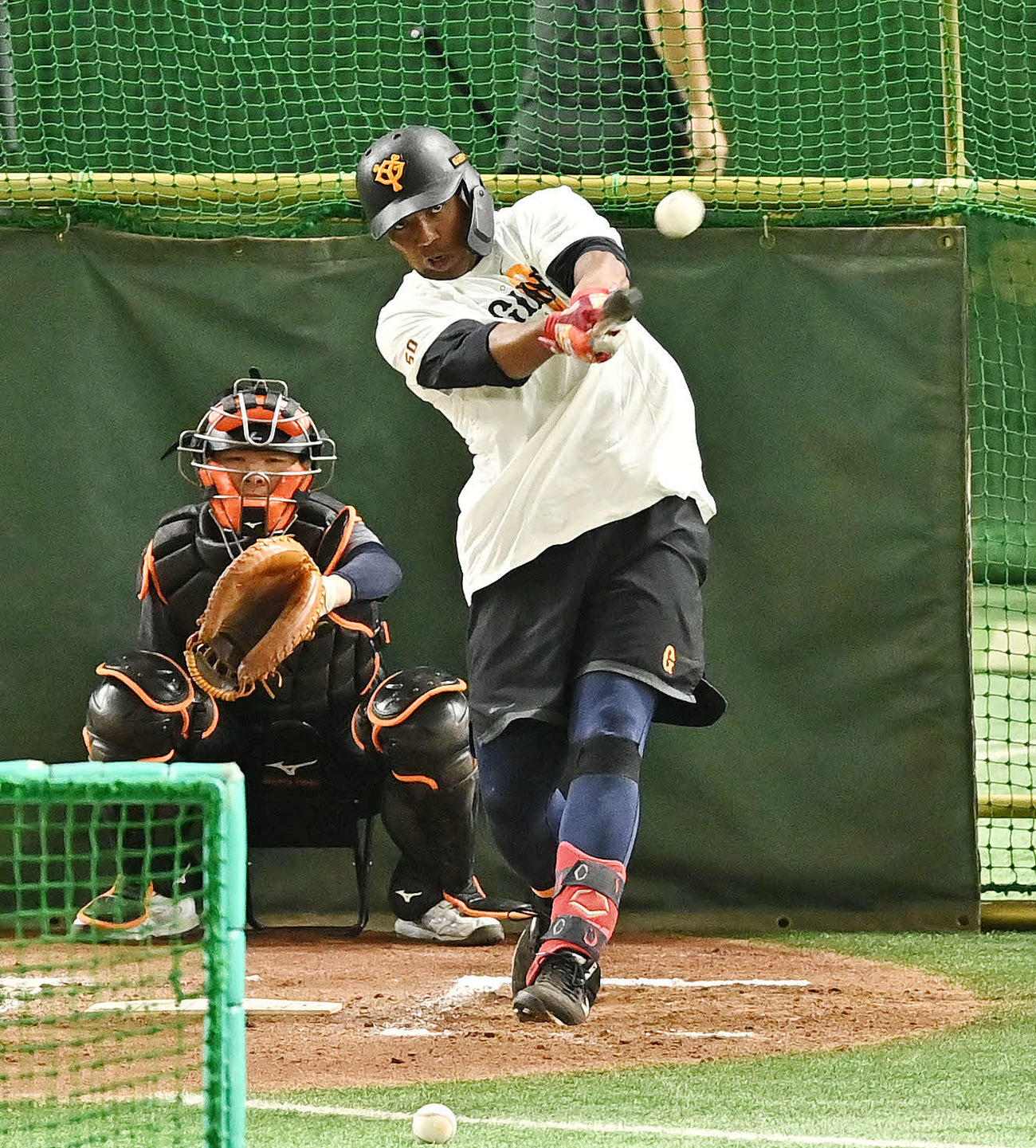 8月3日、フリー打撃をする巨人オコエ