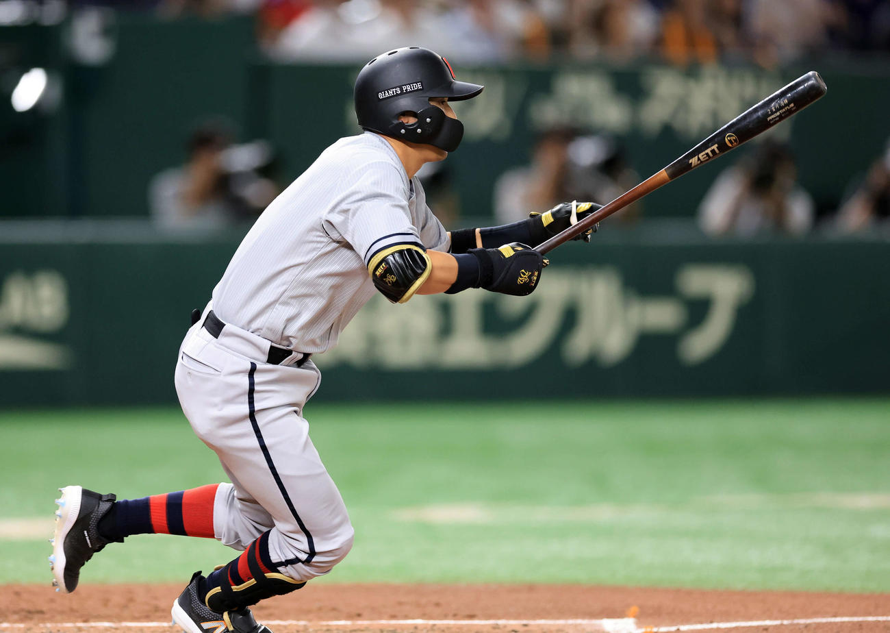 巨人対阪神　3回裏巨人無死一、三塁、吉川は二塁ゴロ併殺も先制点を挙げる（撮影・浅見桂子）