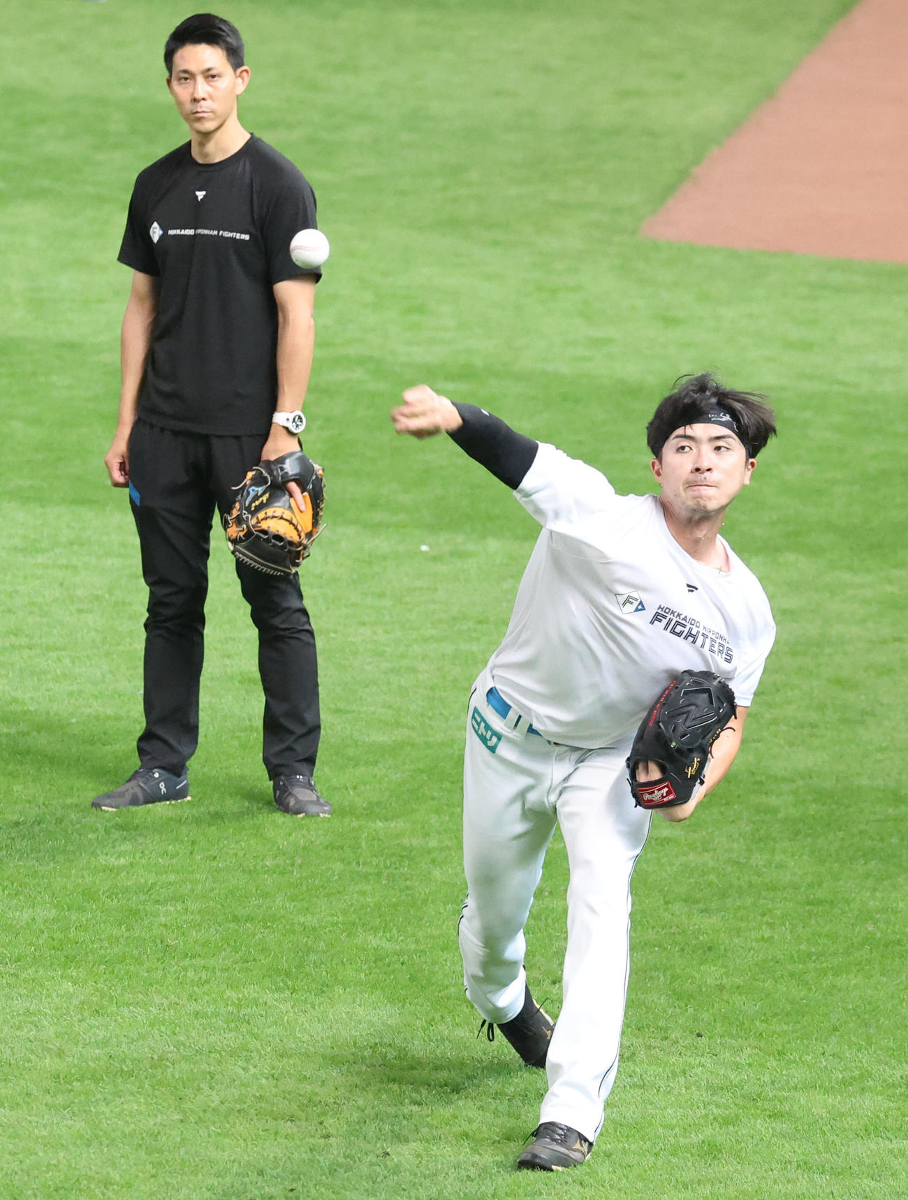日本ハム対西武　キャッチボールをする日本ハム上沢（撮影・佐藤翔太）