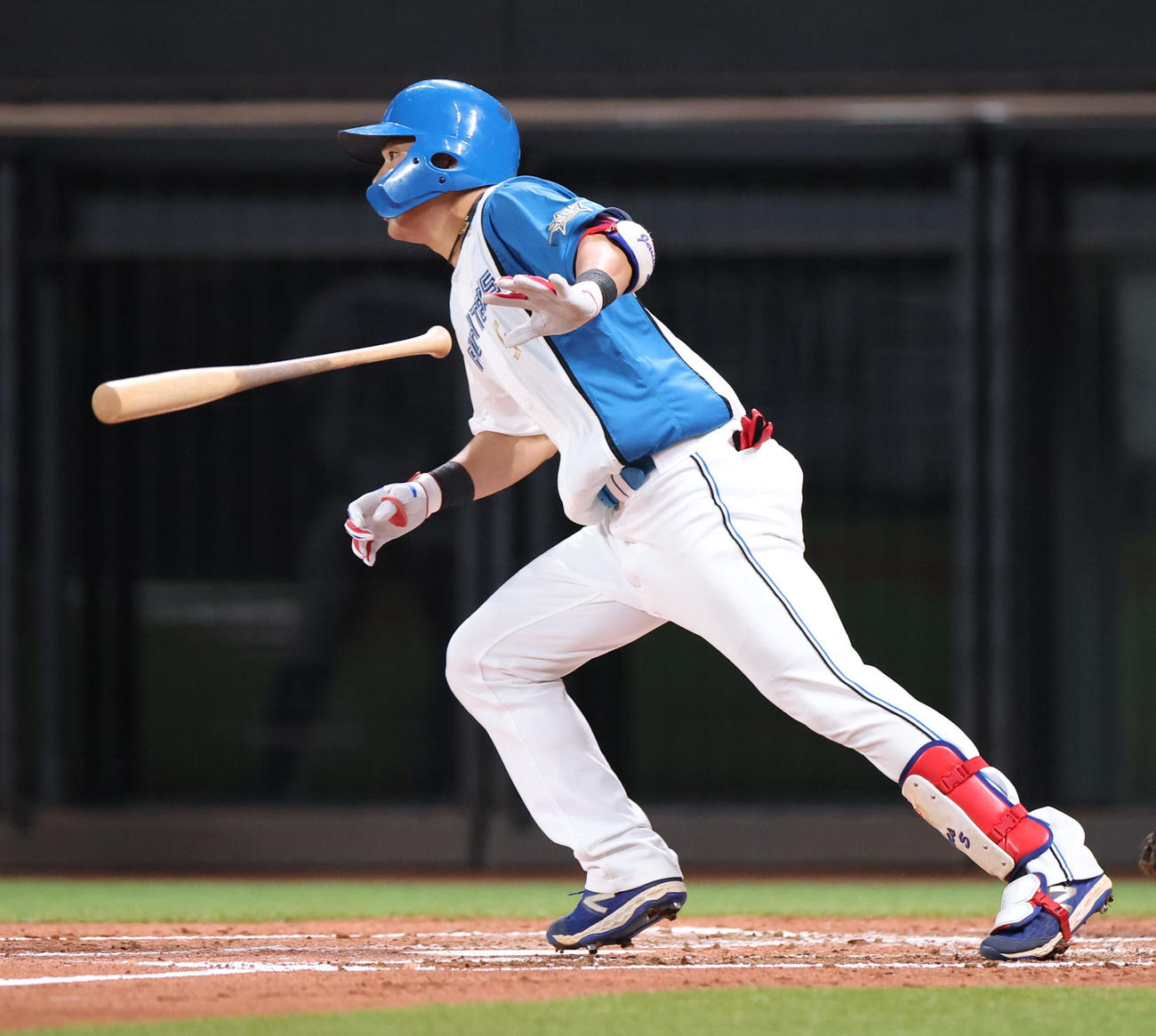 日本ハム対西武　4回裏日本ハム2死一塁、野村は適時二塁打を放つ（撮影・佐藤翔太）