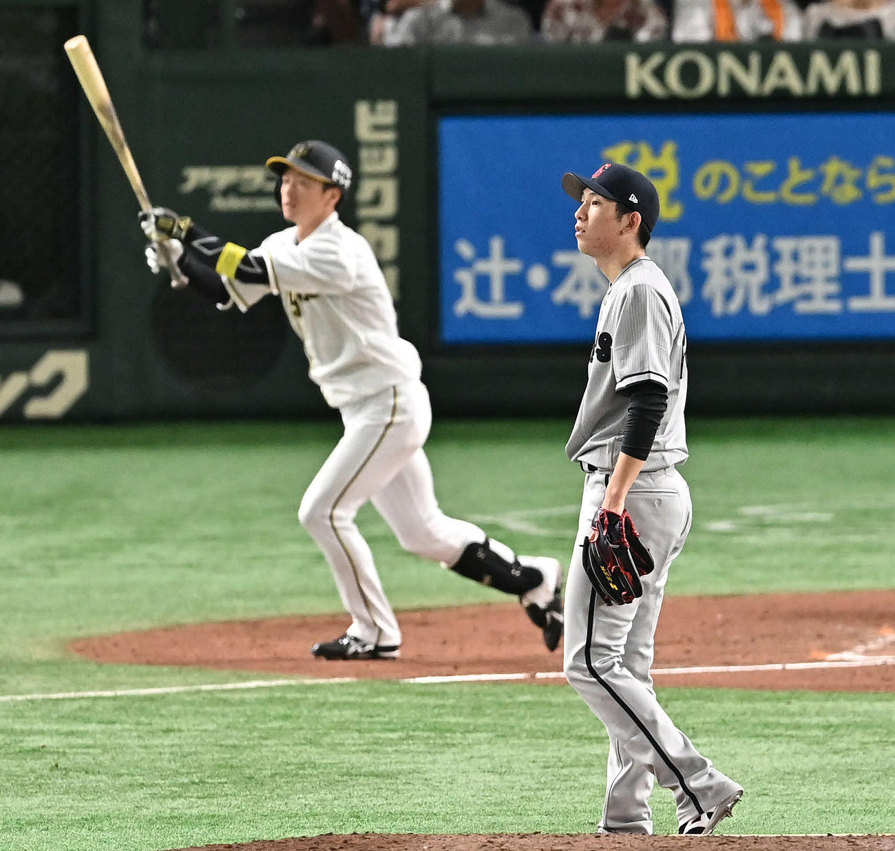 巨人対阪神　7回表阪神2死一塁、近本に2点本塁打を許す戸郷（撮影・滝沢徹郎）