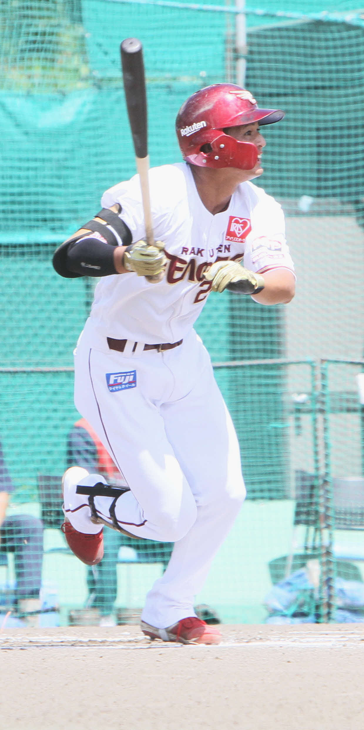 1回、中前安打を放つ黒川