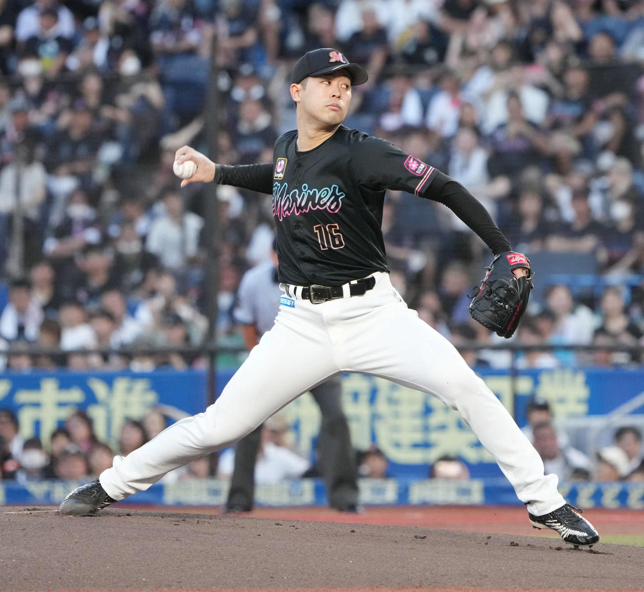 ロッテ対オリックス　力投するロッテ先発の種市（撮影・小沢裕）
