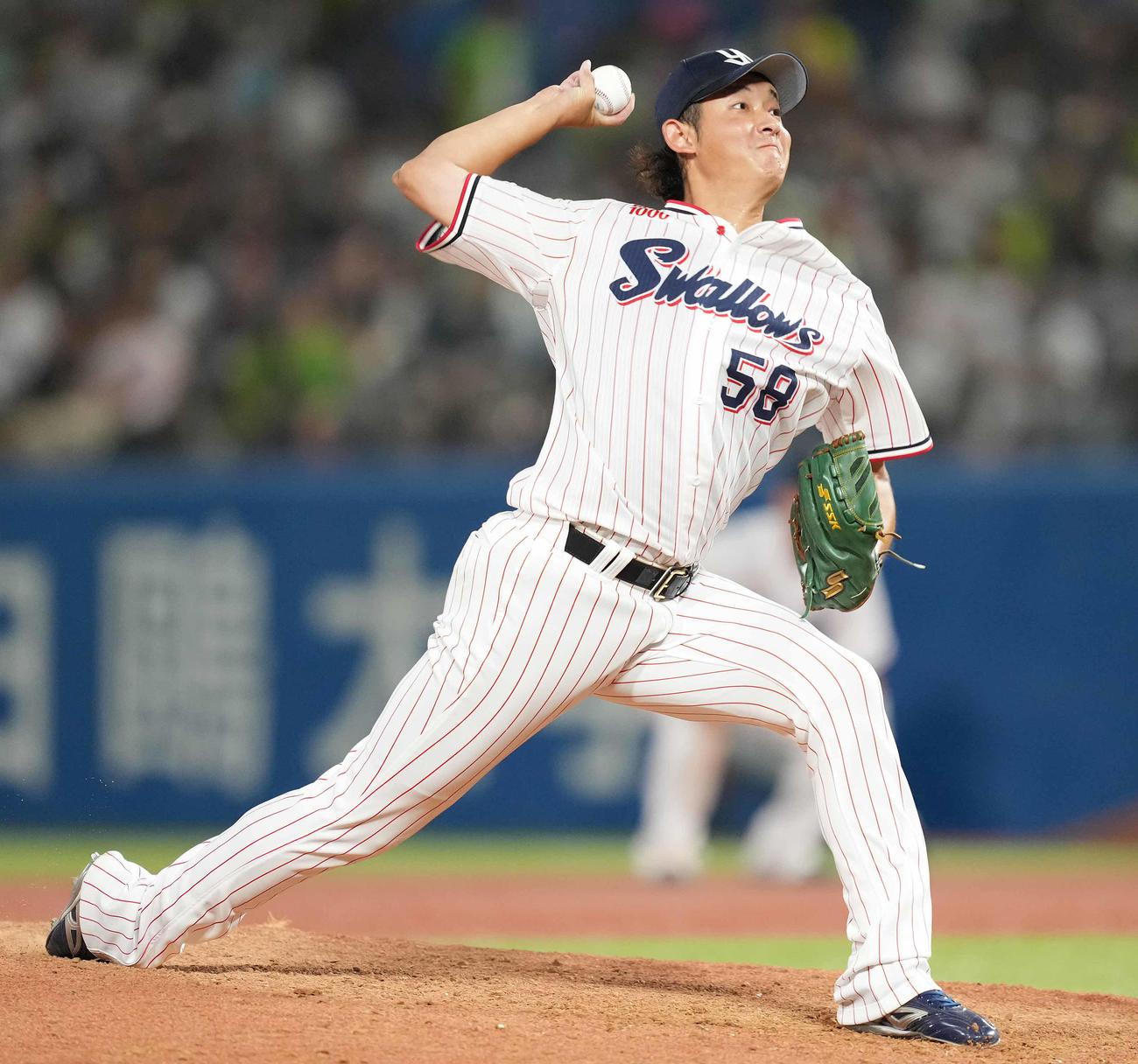 ヤクルト対広島　8回表から2番手で登板したヤクルト阪口（撮影・鈴木みどり）