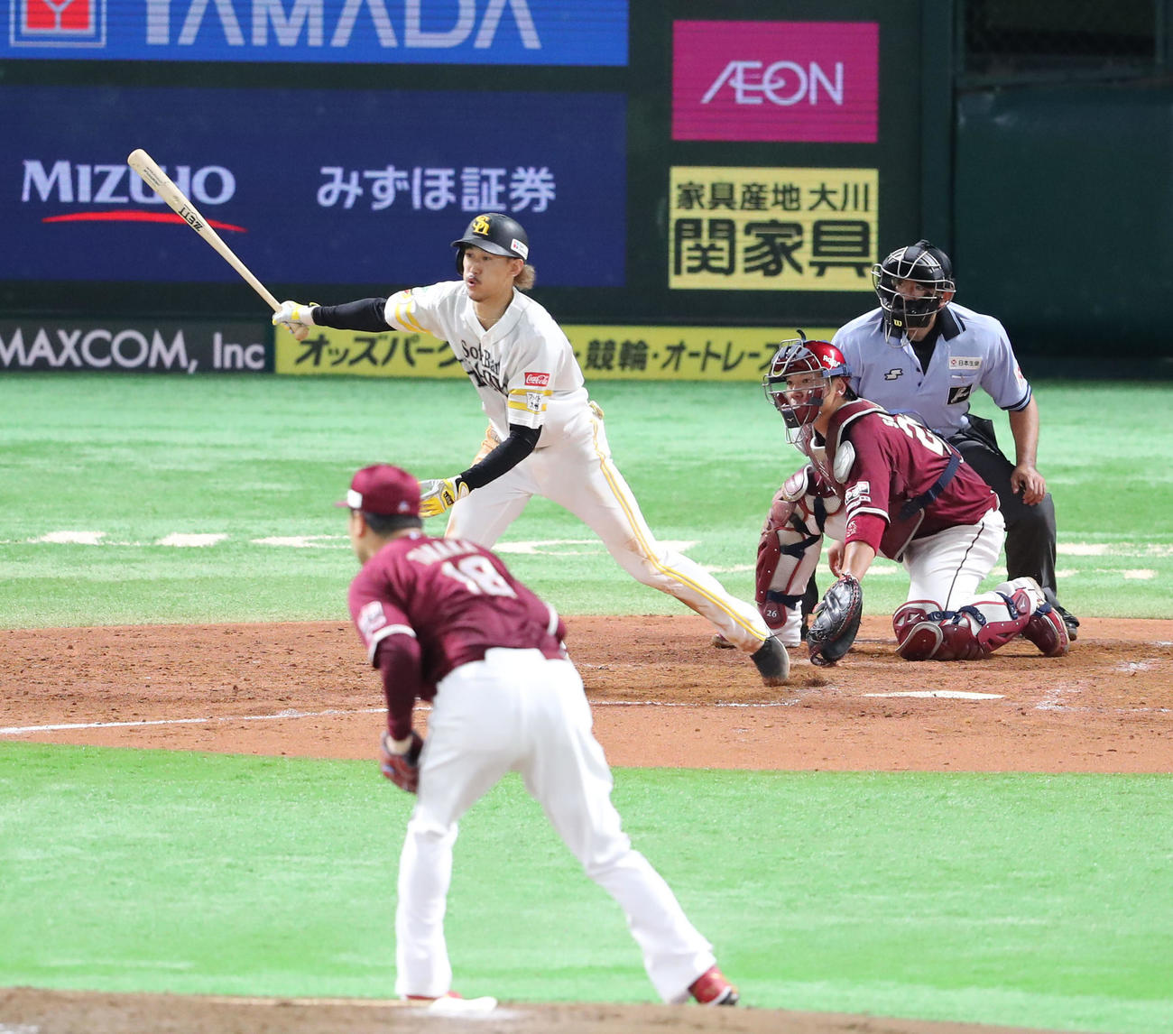 ソフトバンク対楽天　5回裏ソフトバンク1死三塁、三森は右越えに適時三塁打を放つ（撮影・梅根麻紀）