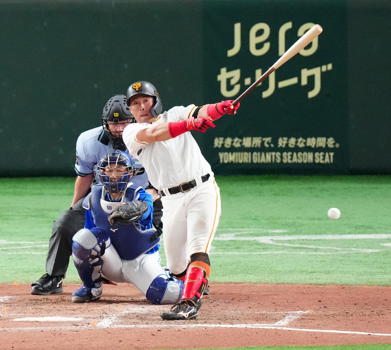 巨人対DeNA 7回裏巨人2死、三ゴロに倒れる浅野（撮影・江口和貴）