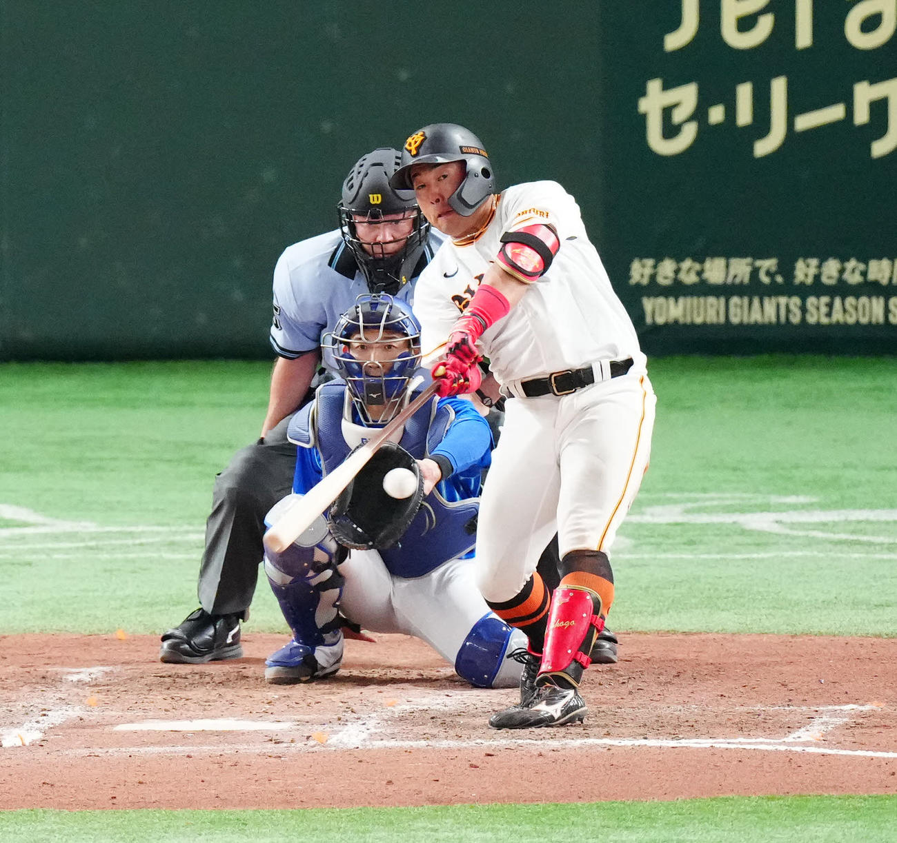 巨人対DeNA 7回裏巨人2死、三ゴロに倒れる浅野（撮影・江口和貴）