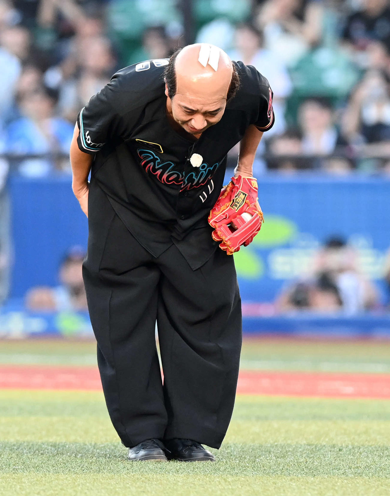 ロッテ対西武　始球式で会場を沸かせた千鳥の大悟（撮影・たえ見朱実）
