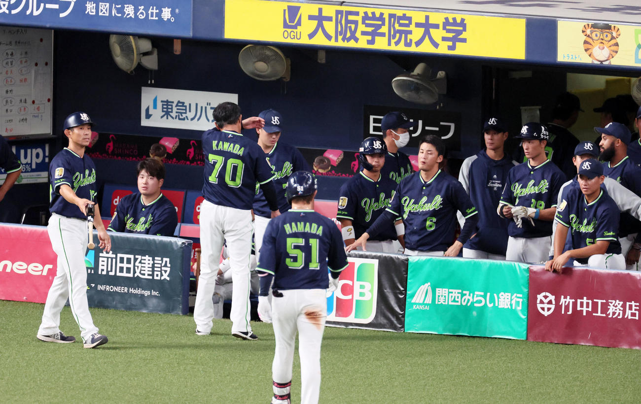阪神対ヤクルト　阪神に敗れたヤクルトナイン（撮影・加藤哉）