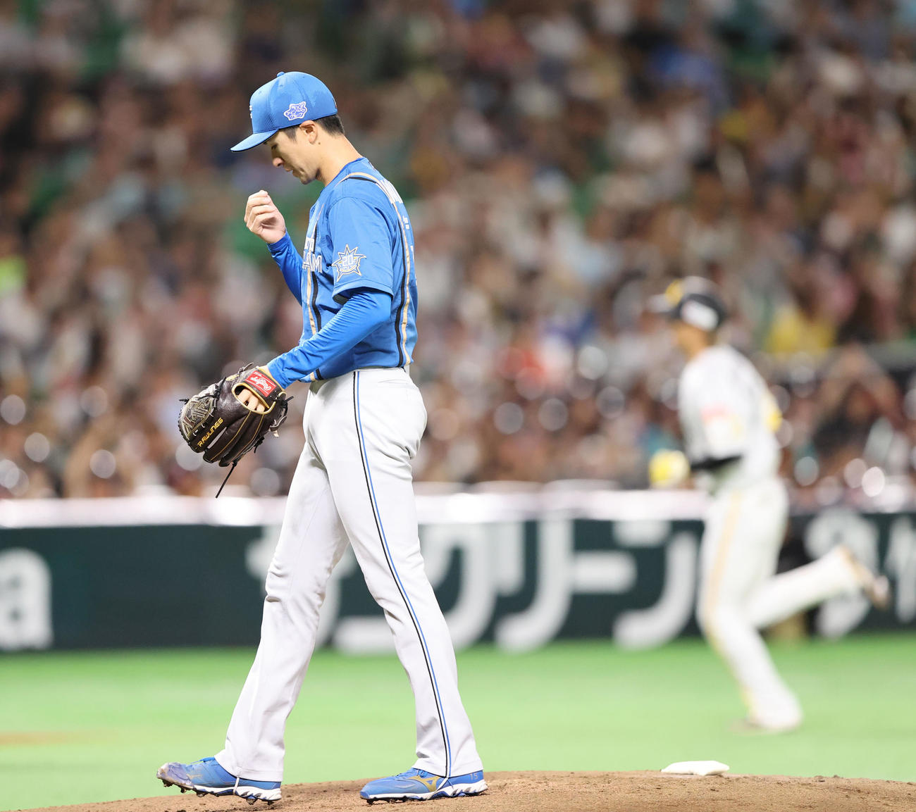 ソフトバンク対日本ハム　1回裏ソフトバンク無死、上沢は三森に同点となる右越え本塁打を浴びる（撮影・冨田成美）