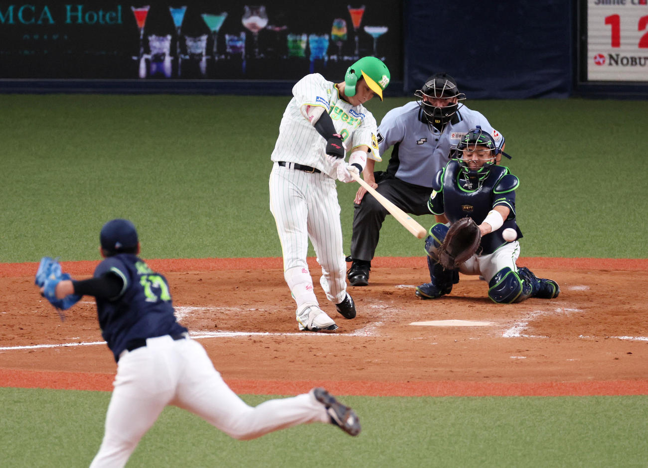 阪神対ヤクルト　8回裏阪神1死、木浪は左前打を放つ。投手は清水（撮影・加藤哉）