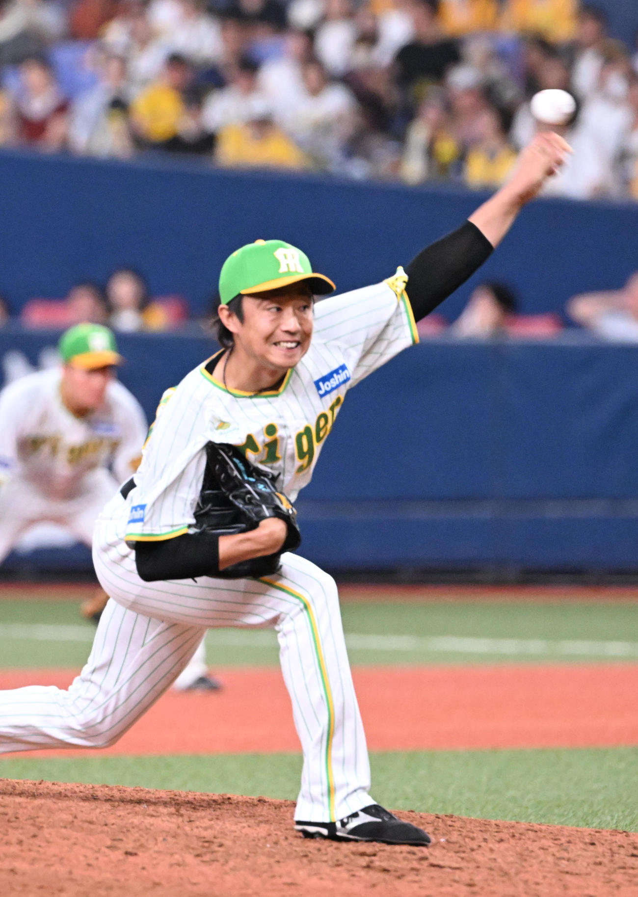 阪神対ヤクルト　8回に登板する阪神島本（撮影・和賀正仁）