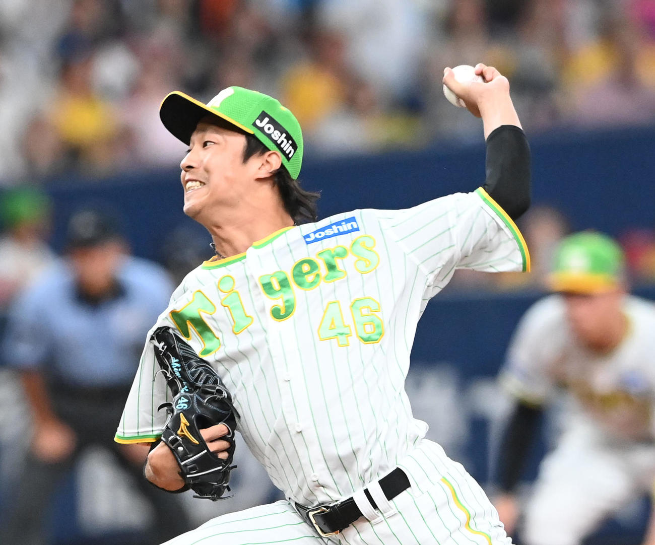 阪神対ヤクルト　阪神2番手の島本（撮影・前岡正明）