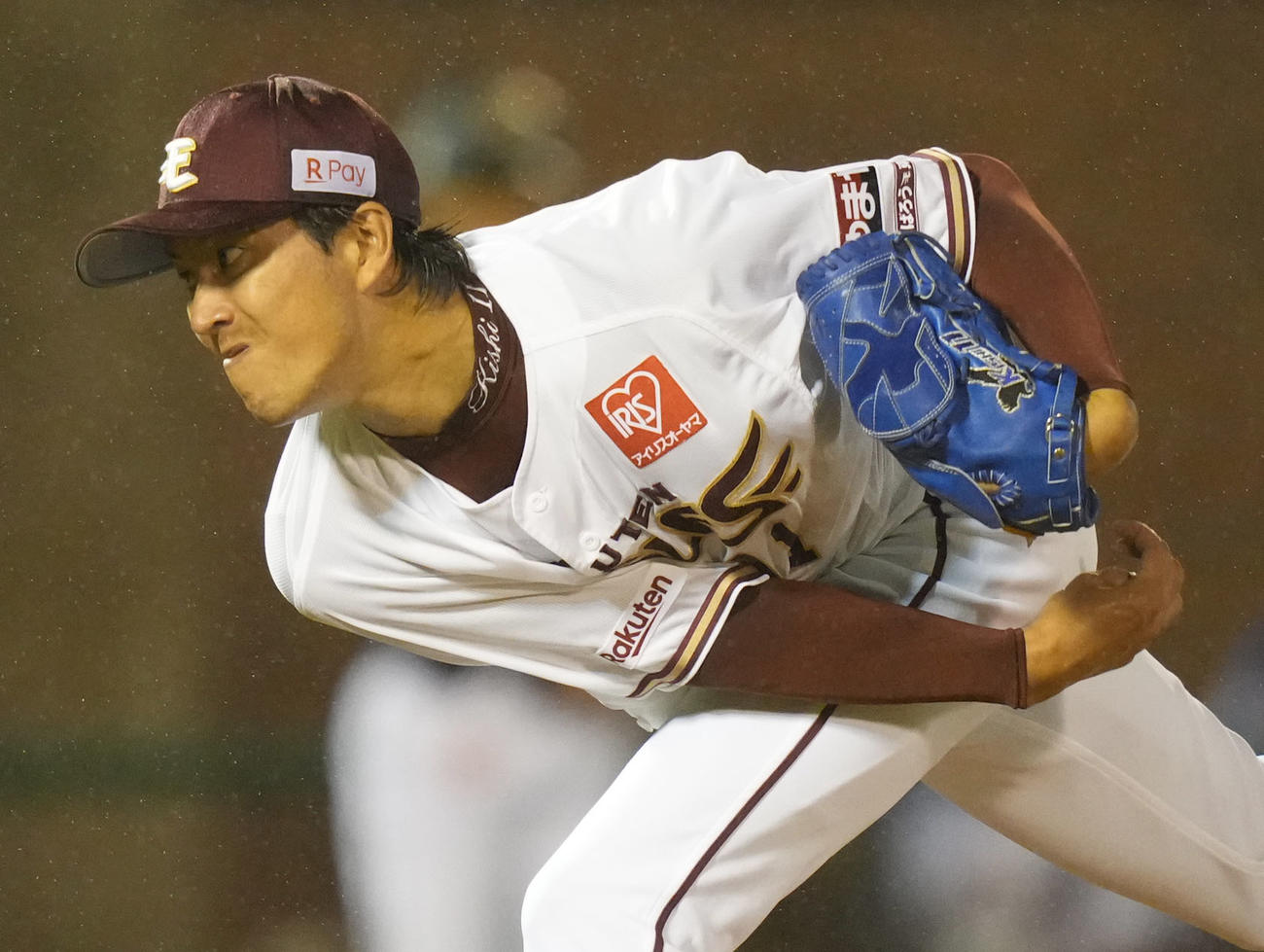 楽天対オリックス　8回表、力投する楽天先発岸（撮影・狩俣裕三）