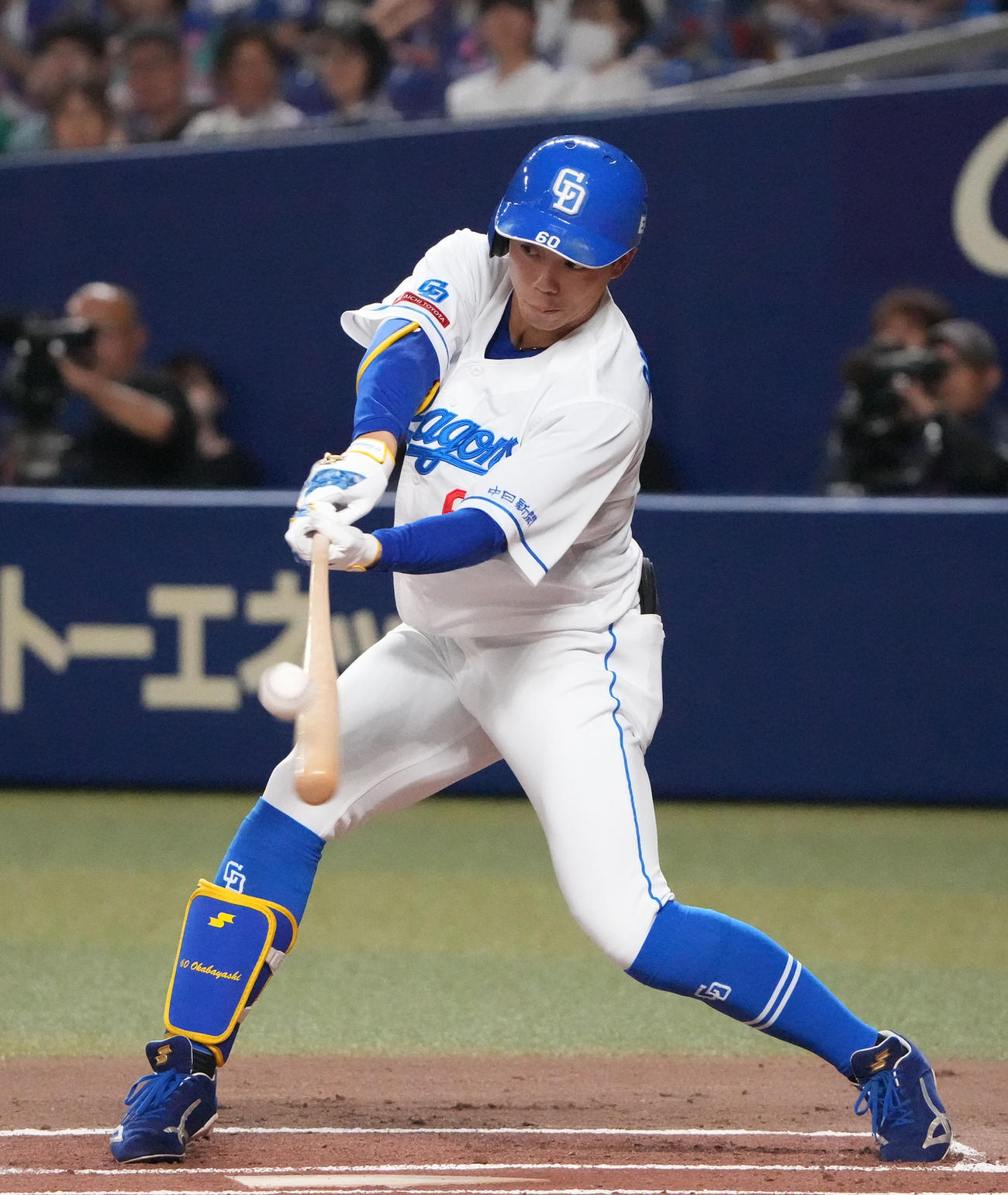 中日対広島　1回裏中日無死、左前安打を放つ岡林（撮影・森本幸一）