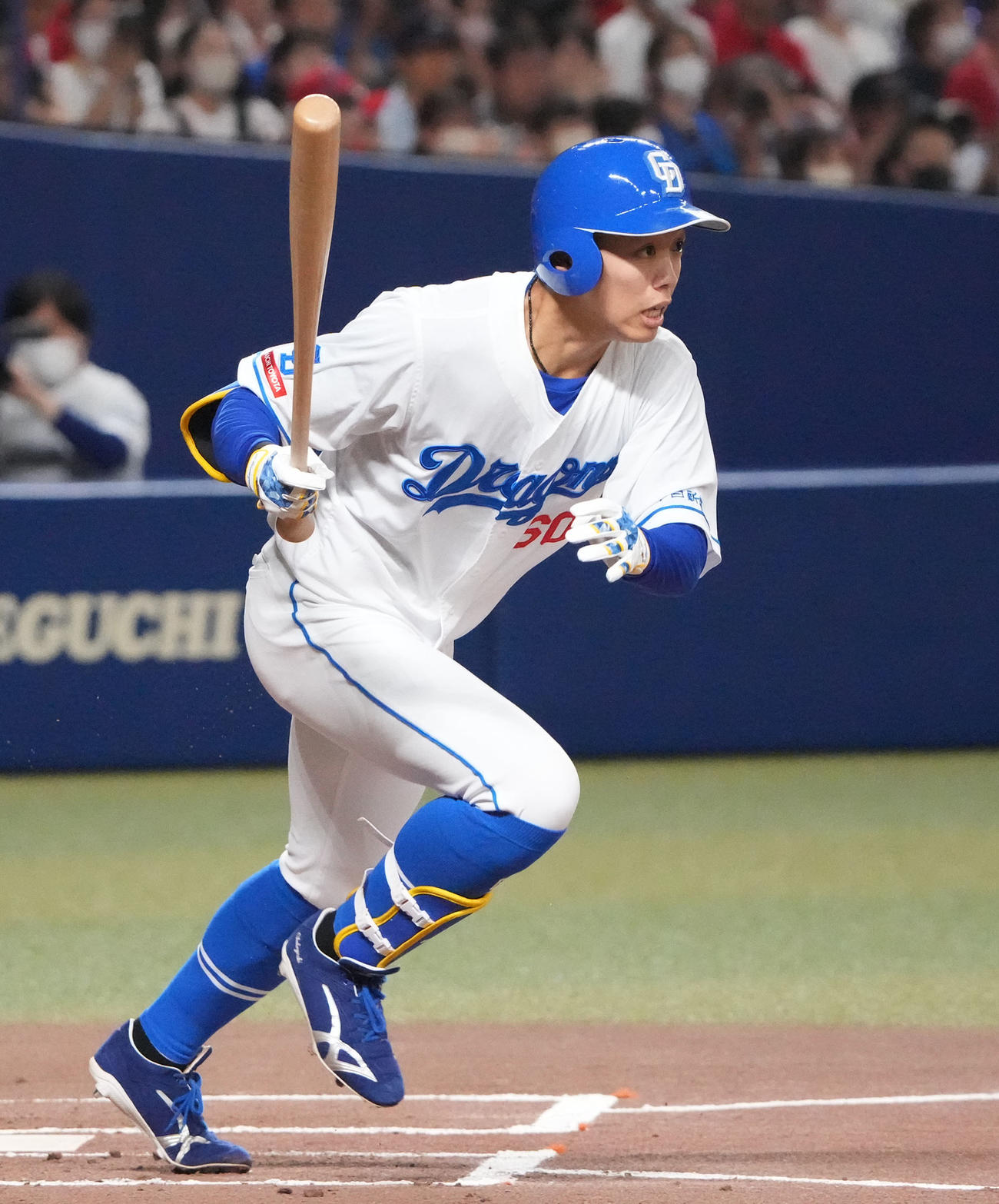 中日対広島　1回裏中日無死、右前打を放つ岡林（撮影・森本幸一）