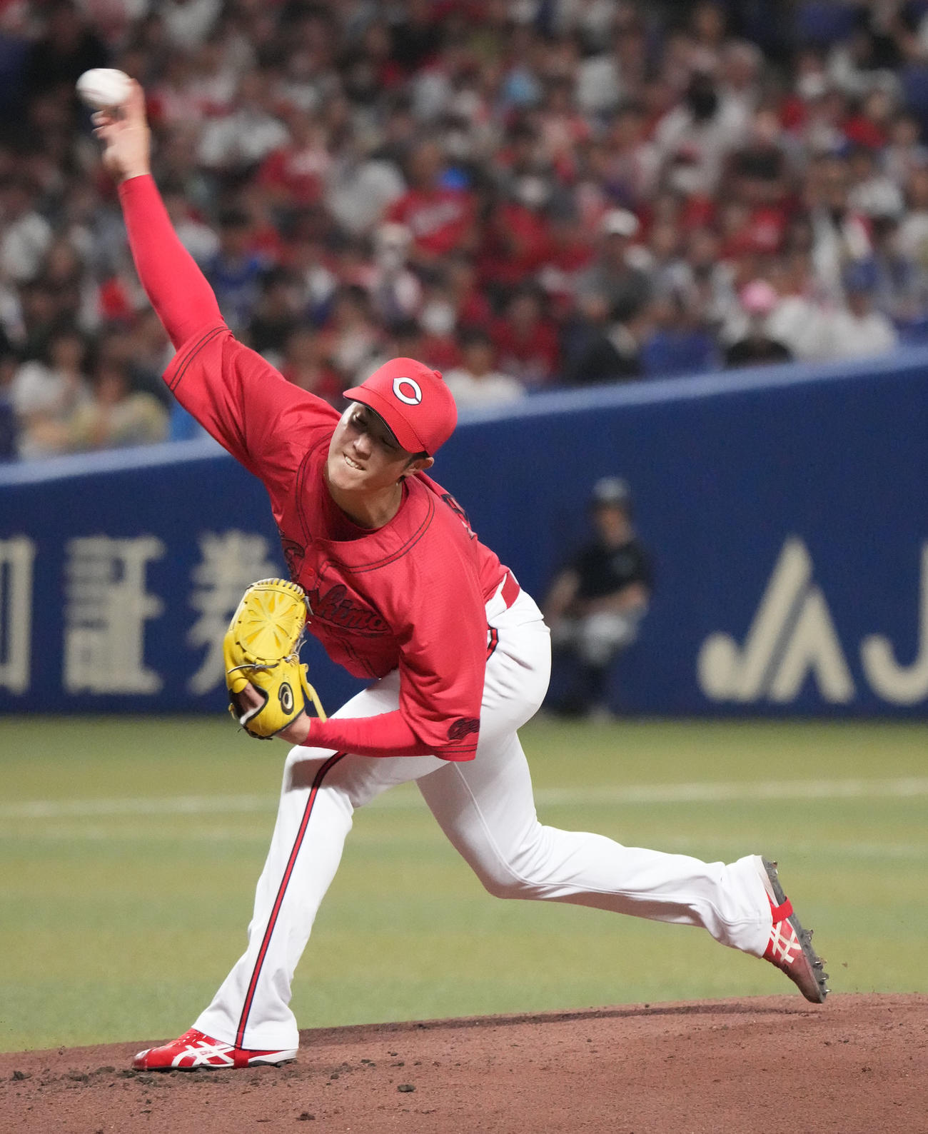 中日対広島　1回裏、登板する広島先発の森下（撮影・森本幸一）