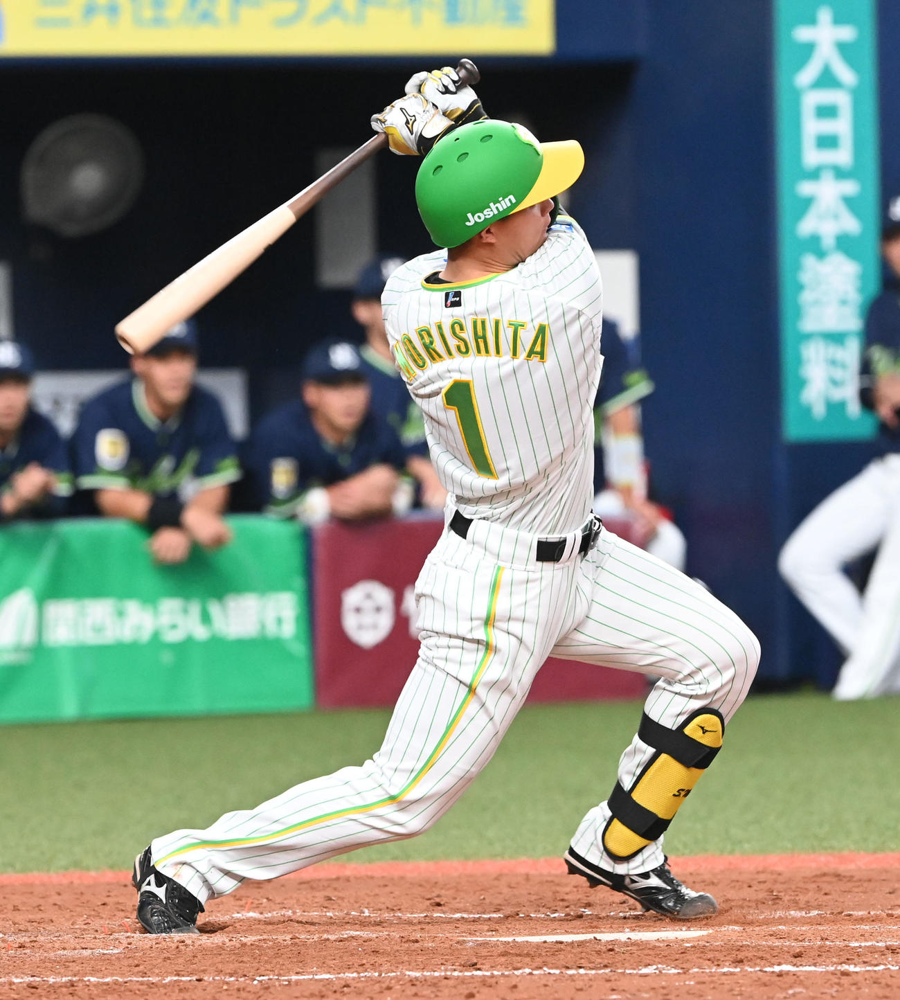 阪神対ヤクルト　3回裏阪神1死、森下は中越え二塁打を放つ（撮影・前岡正明）