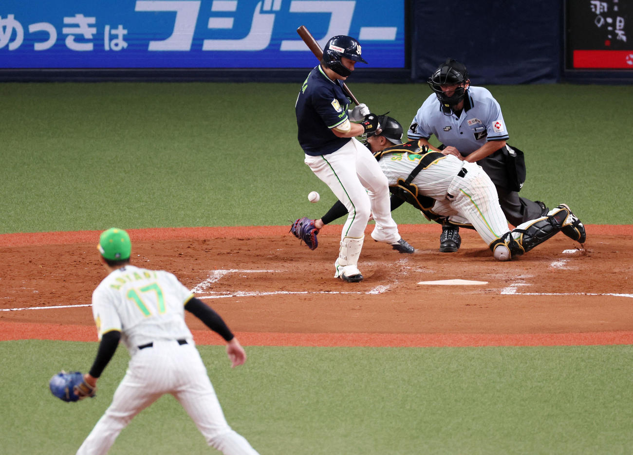 阪神対ヤクルト　4回表ヤクルト2死三塁、青柳は打者長岡のときワイルドピッチで失点する（撮影・加藤哉）