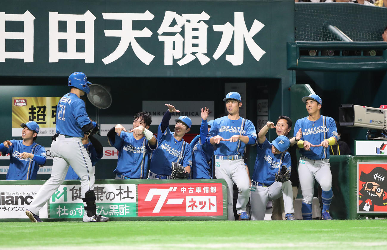 ソフトバンク対日本ハム　5回表日本ハム2死一塁、清宮は右越えに2点本塁打を放つ（撮影・梅根麻紀）